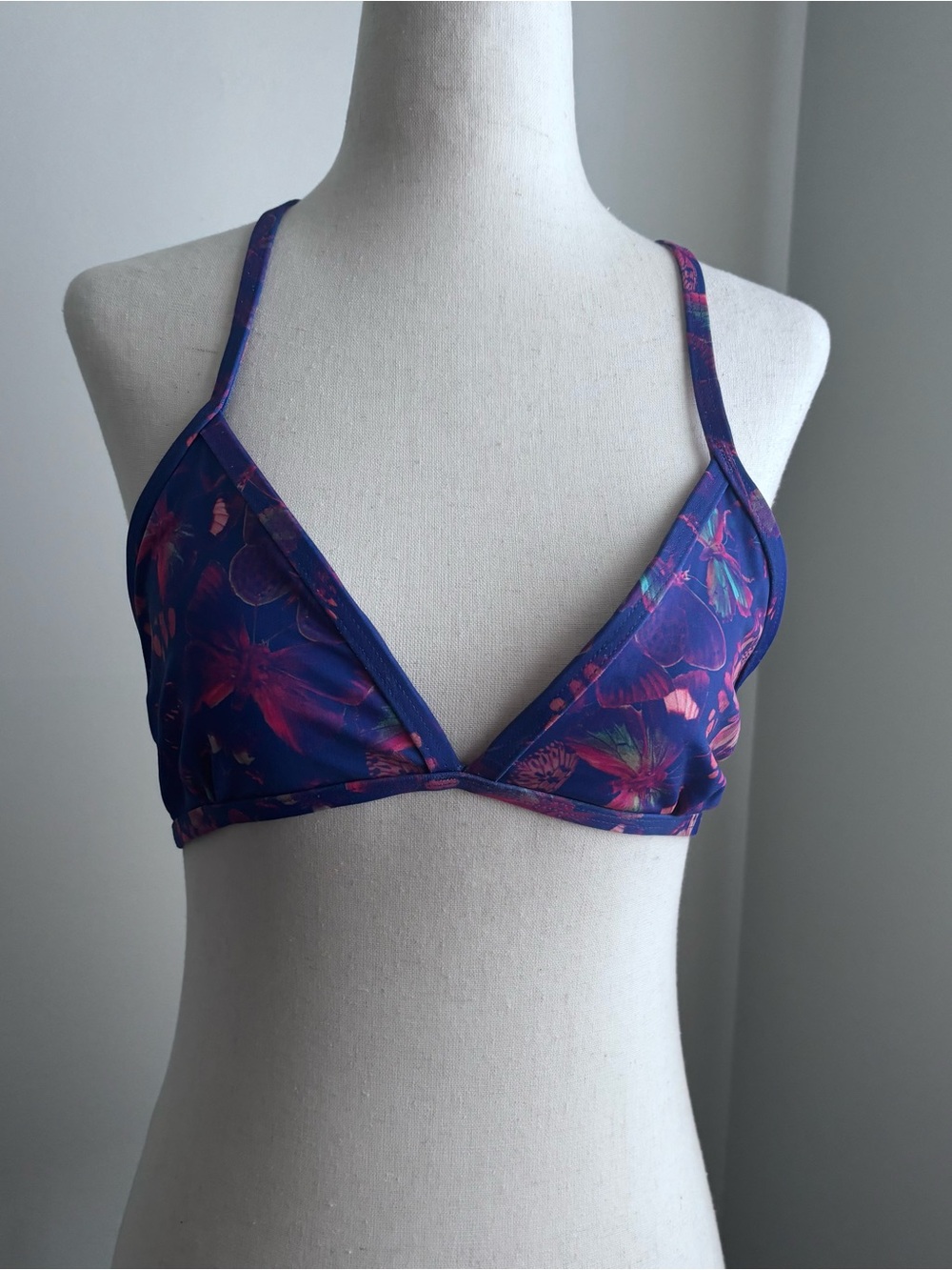 Jolyn triangle top size xl butterfly print euc